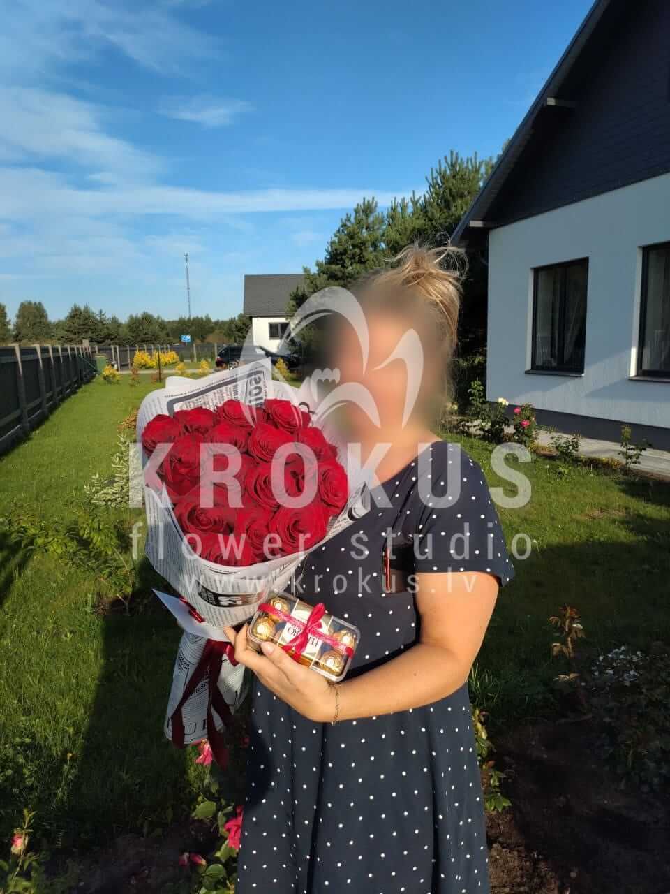 Deliver flowers to Ķekava (red roses)