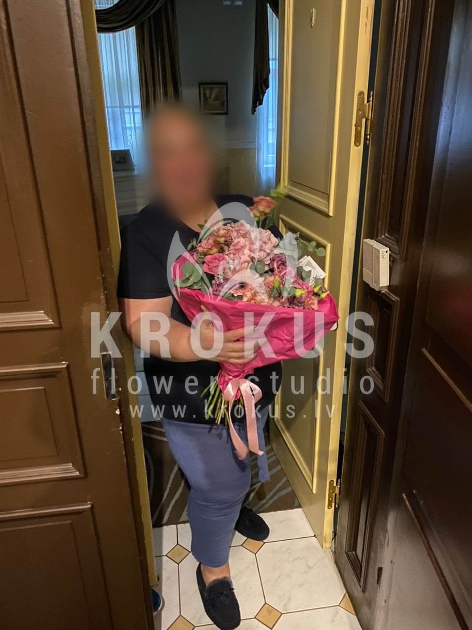 Deliver flowers to Rīga (celosiapink rosesbouvardiahydrangeasgum tree)