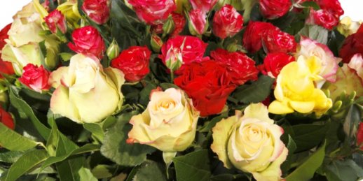 Как купить цветы в Риге: букет из ирисов и хризантем.