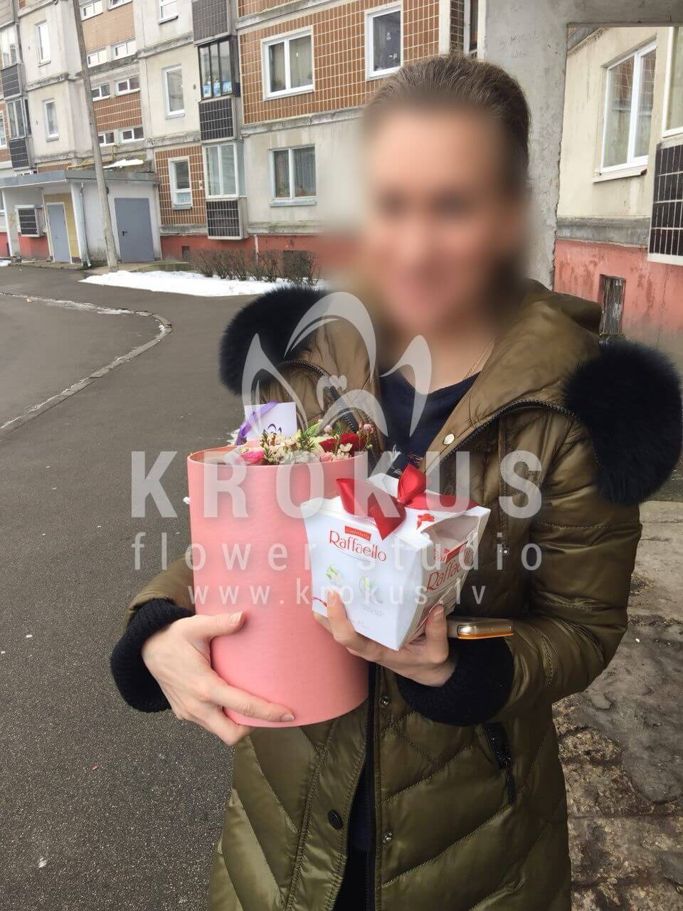 Deliver flowers to Rīga (box)