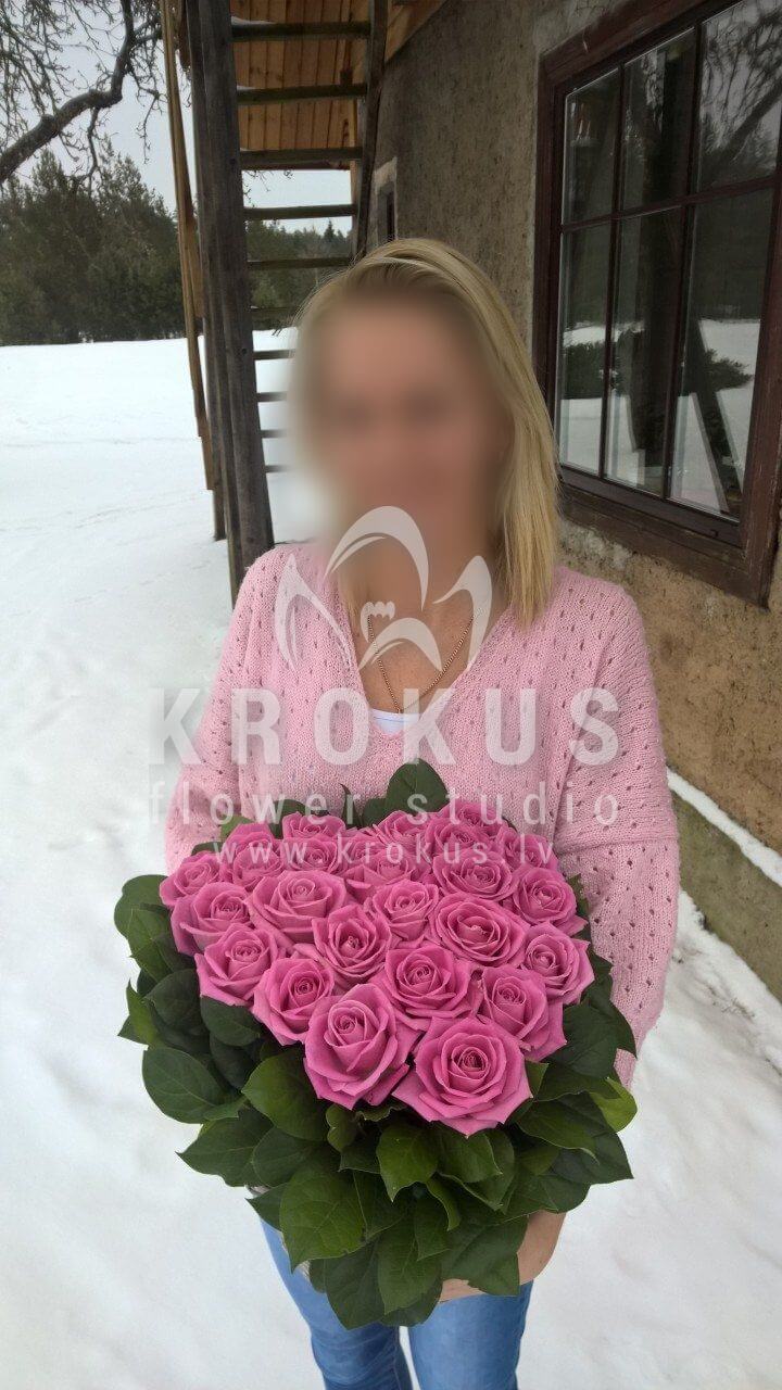 Ziedu piegāde Latvia Kandava (rozā rozesbergrasssalal (goltjēra)aspidistra)