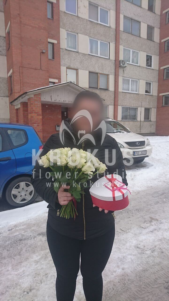 Deliver flowers to Rīga (white roses)