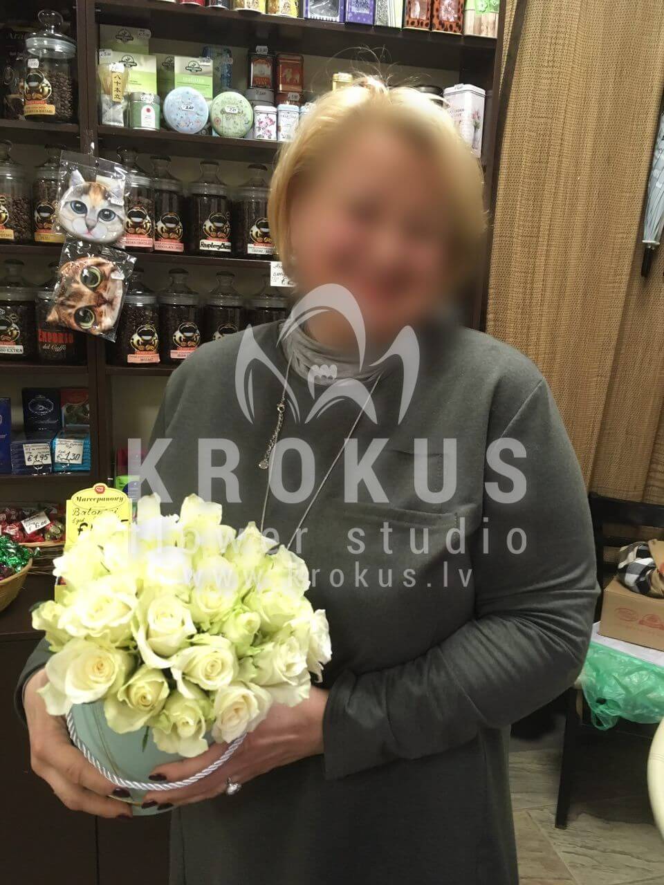 Deliver flowers to Rīga (cream roses)