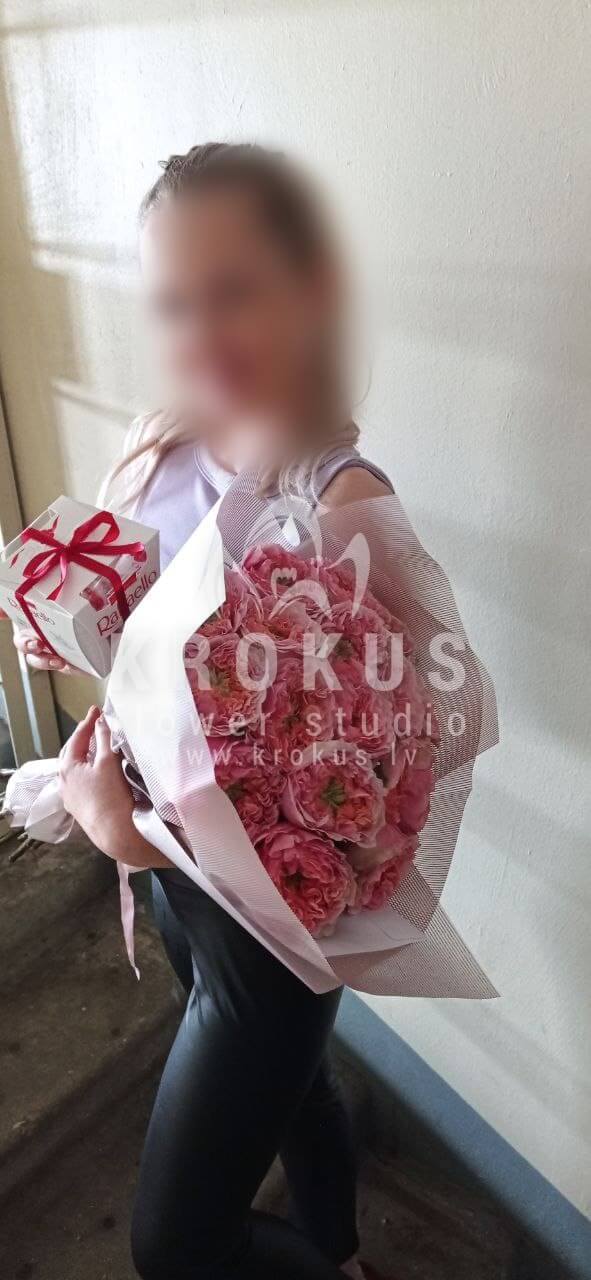 Deliver flowers to Rīga (pink rosespeony roses)
