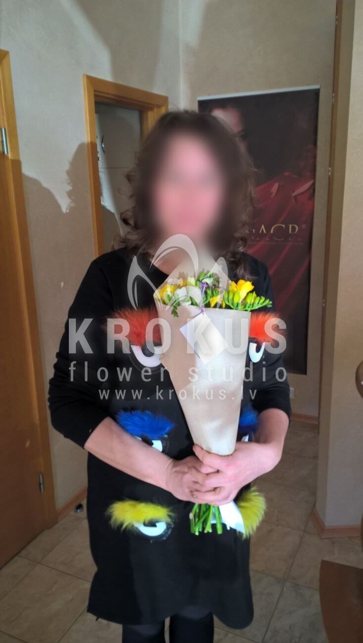 Deliver flowers to Latvia (freesia)