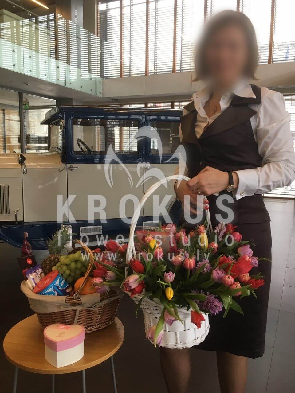 Deliver flowers to Rīga (gum treepeonies)