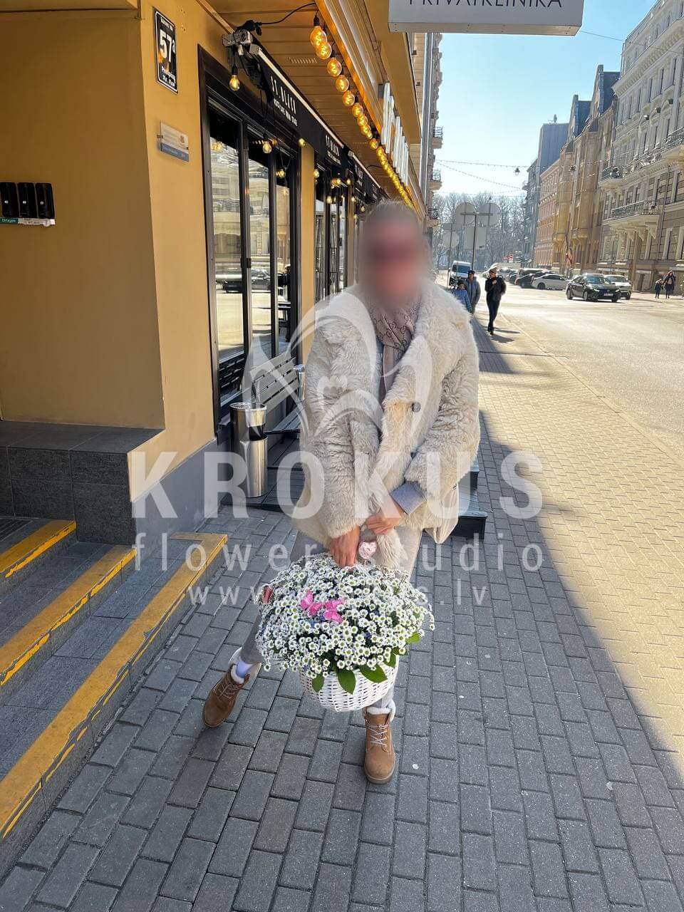 Ziedu piegāde Latvia Rīga (kumelītepļavas puķesmargrietiņas )