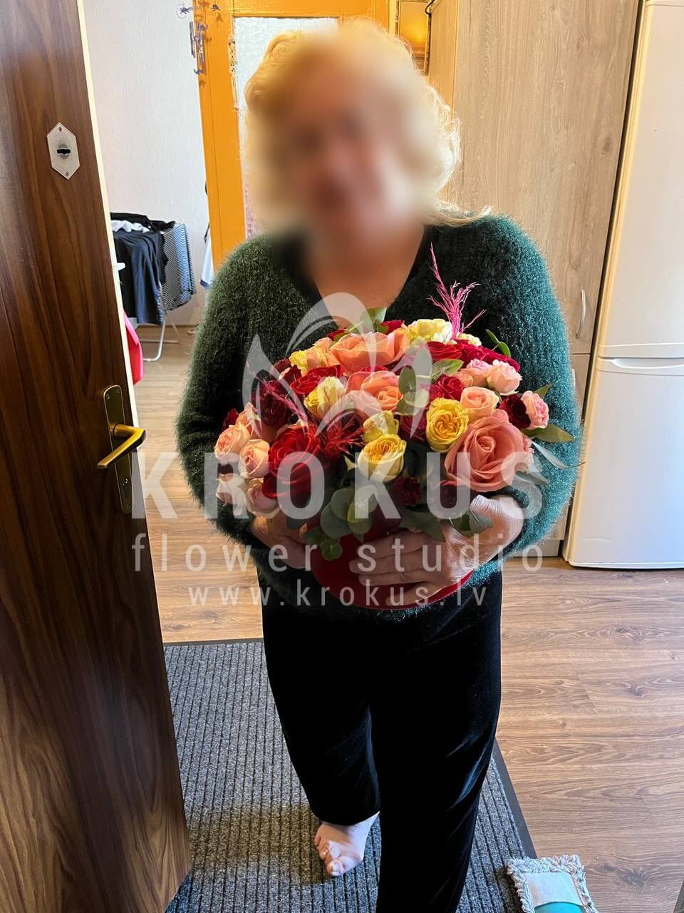 Deliver flowers to Ķekava (boxshrub rosespink rosespistaciacream rosesgum treepeony roses)