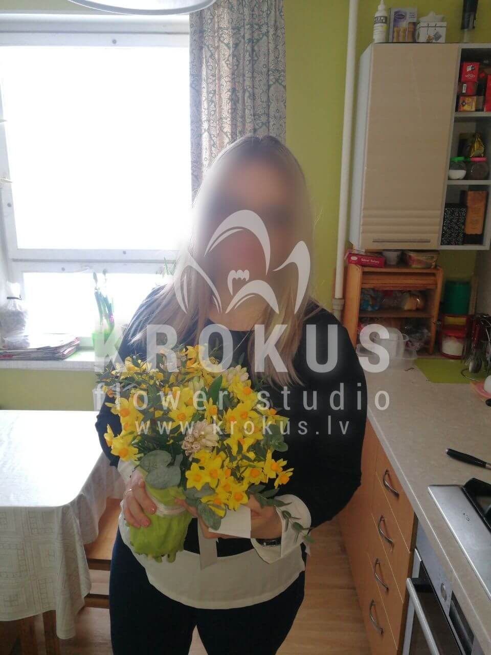 Deliver flowers to Lielvārde (daffodil)