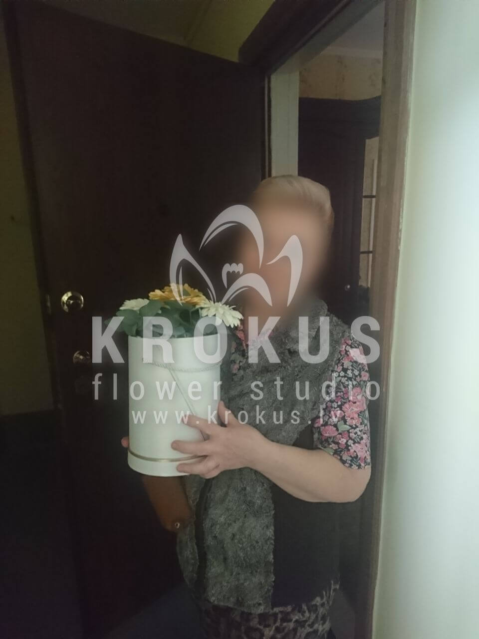 Доставка цветов в город Рига (краспедияэвкалиптгерберы)