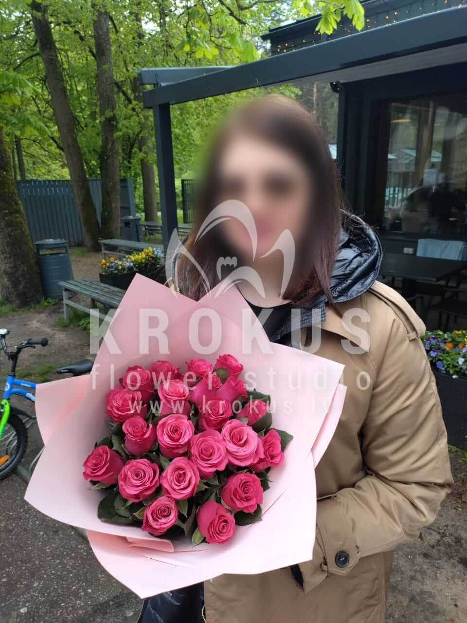 Deliver flowers to Rīga (pink roses)