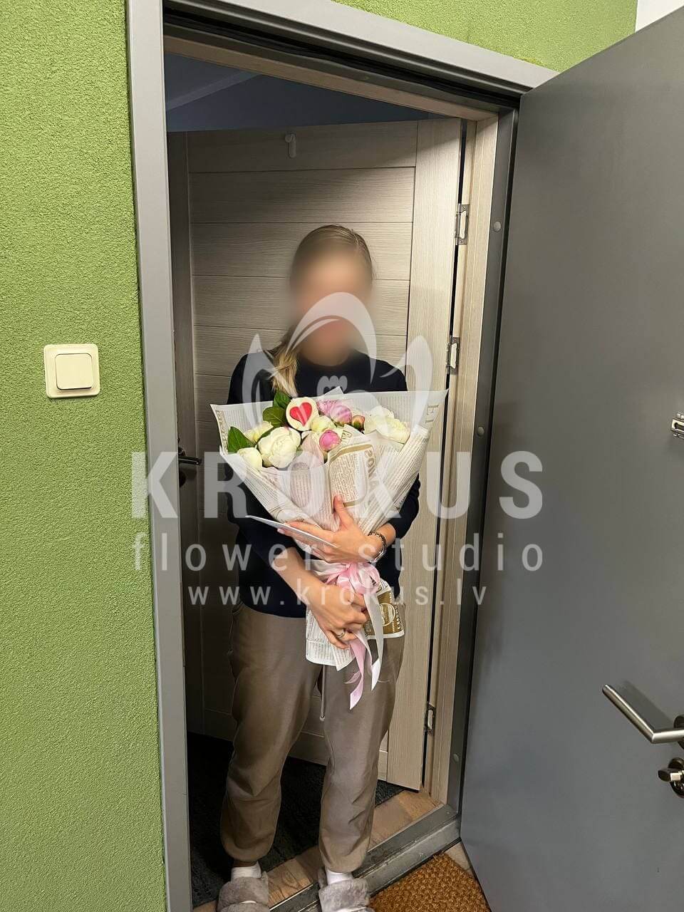 Deliver flowers to Rīga (peonies)