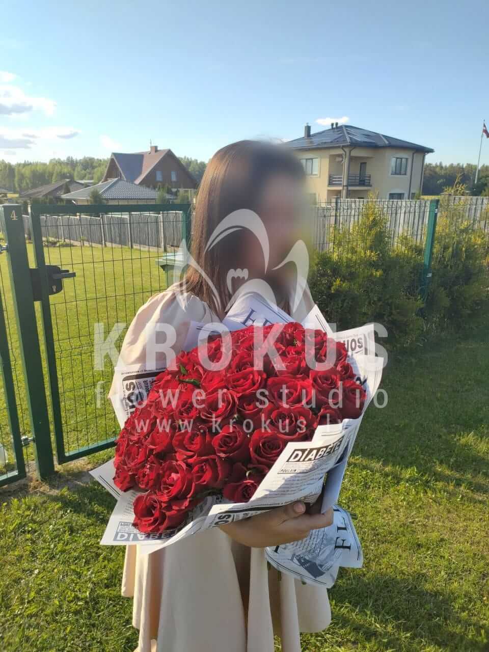 Deliver flowers to Latvia (red roses)