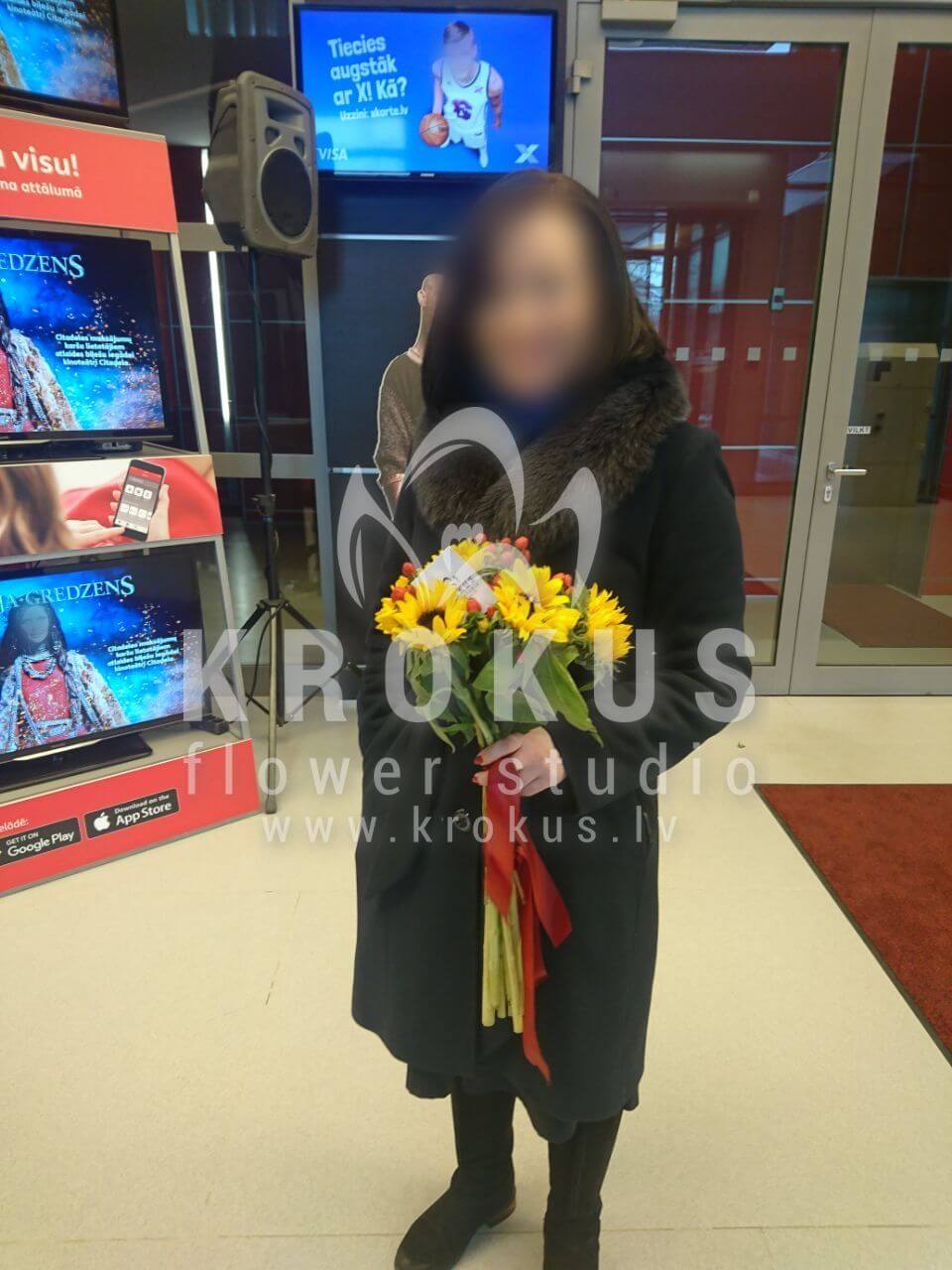 Deliver flowers to Rīga (sunflowershypericumveronica)