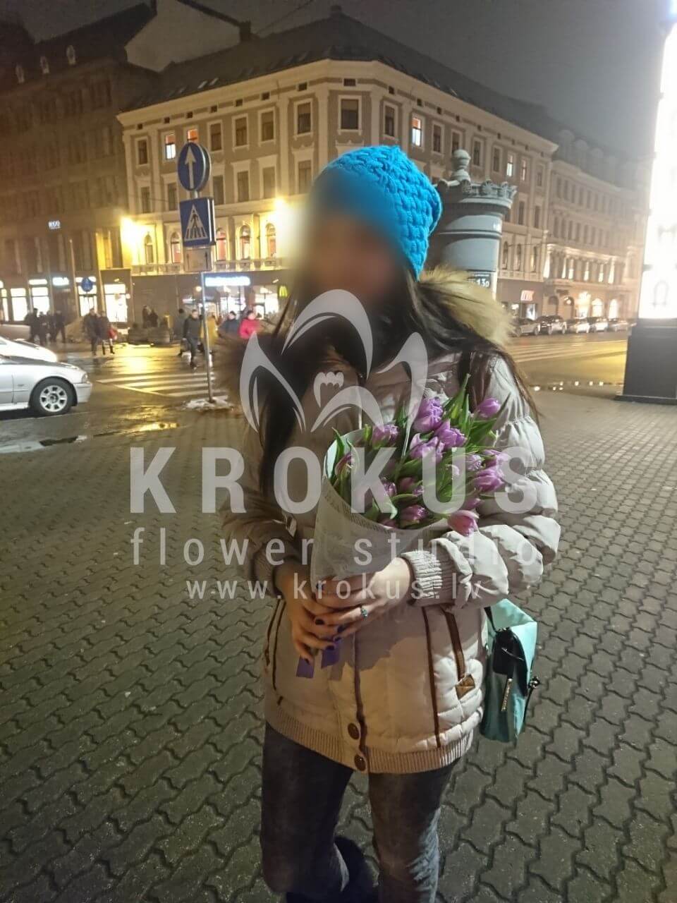 Deliver flowers to Rīga (shrub rosespink rosesclovesalstroemeriagum treewaxflowerhydrangeas)