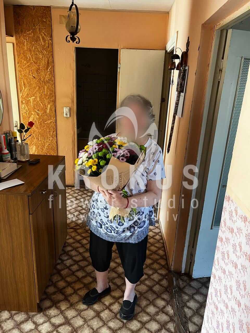 Ziedu piegāde Latvia Jaunolaine (krūmrozeslotossorhidejasalstremērijaornithogalum (baltstarīte)eryngiumeikaliptspeonveidīgās rozessarkanas rozes)