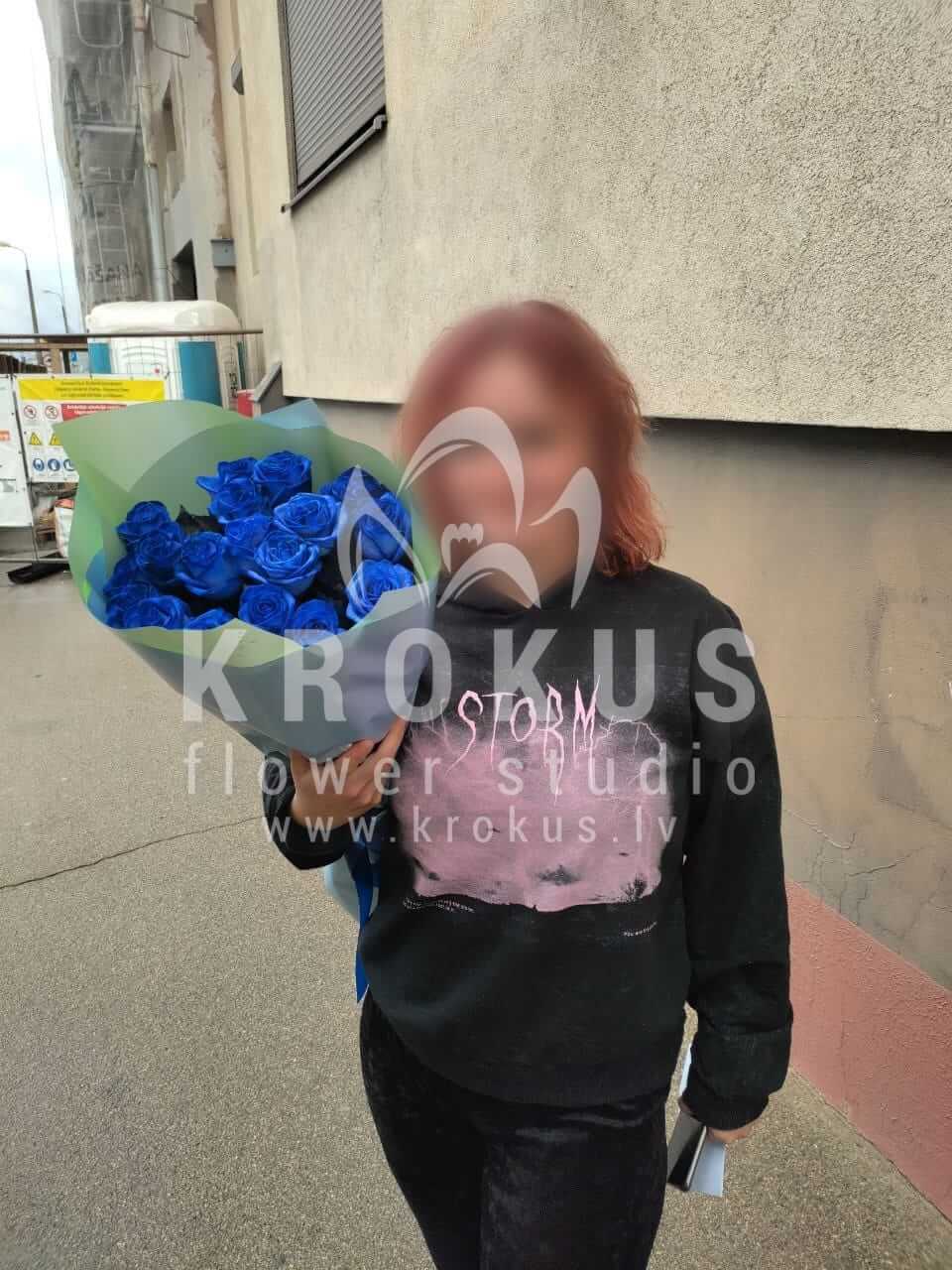 Ziedu piegāde Latvia Rīga (zilas rozes)