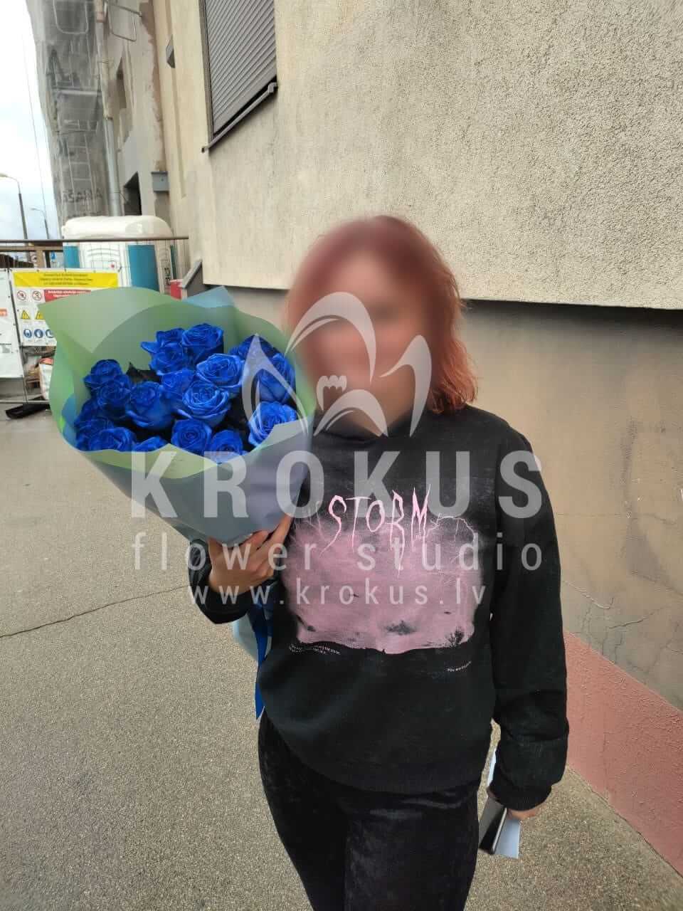 Deliver flowers to Rīga (blue roses)