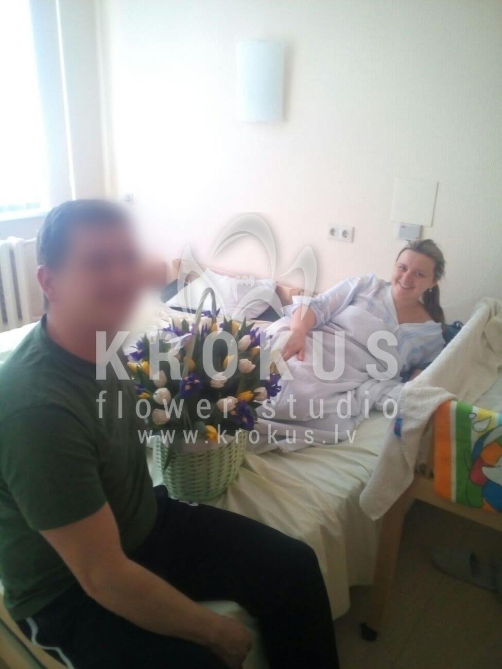 Deliver flowers to Latvia (tulipsirisesruscussalal)