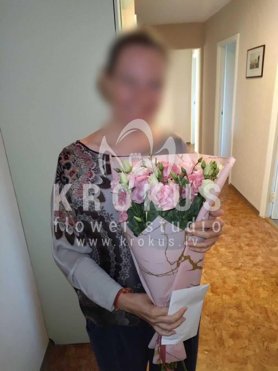 Deliver flowers to Rīga (lisianthuses (eustoma))
