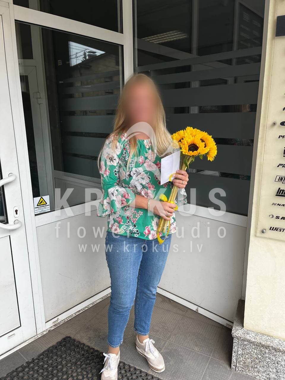 Deliver flowers to Rīga (sunflowers)