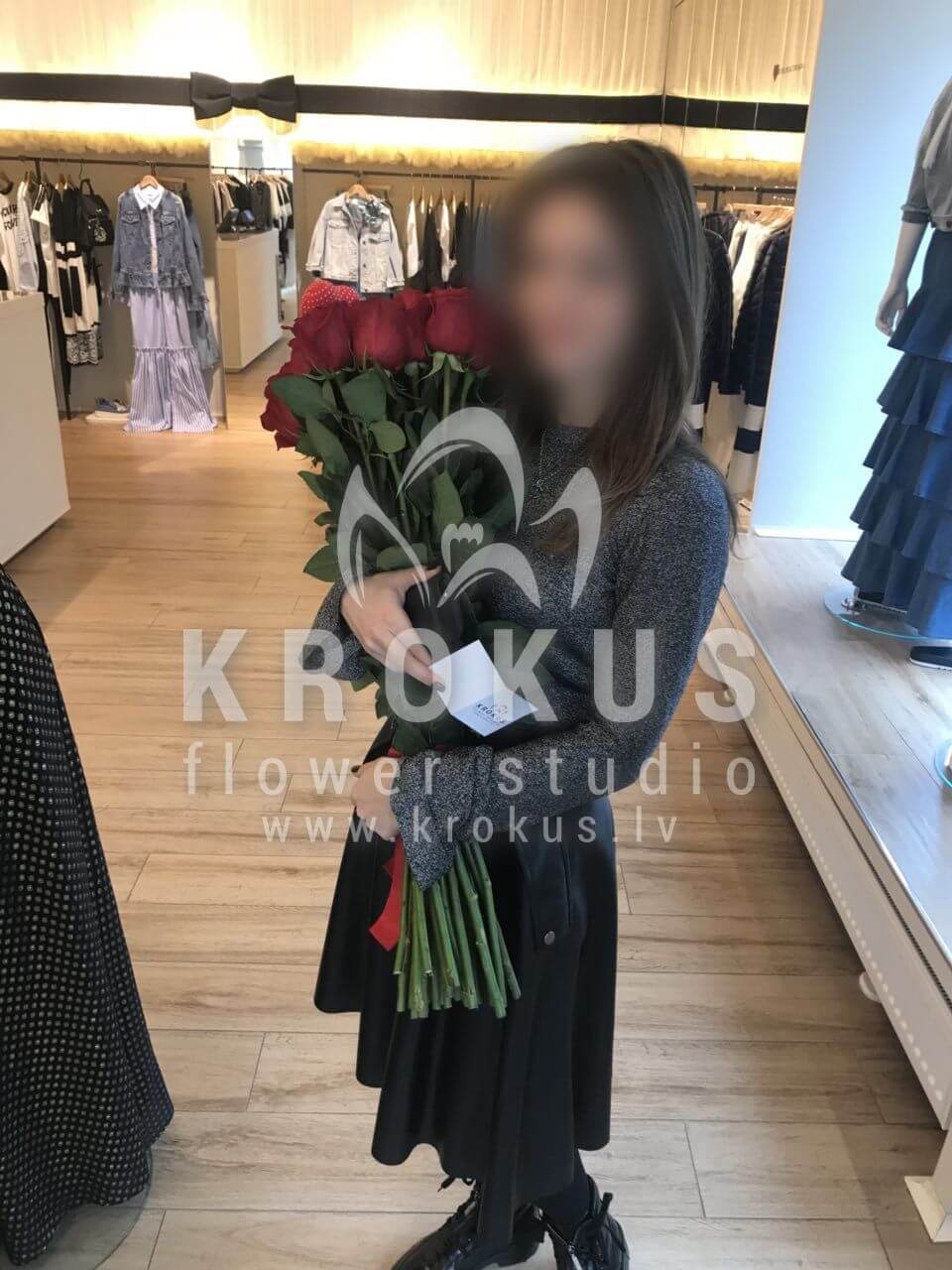 Deliver flowers to Latvia (red roses)