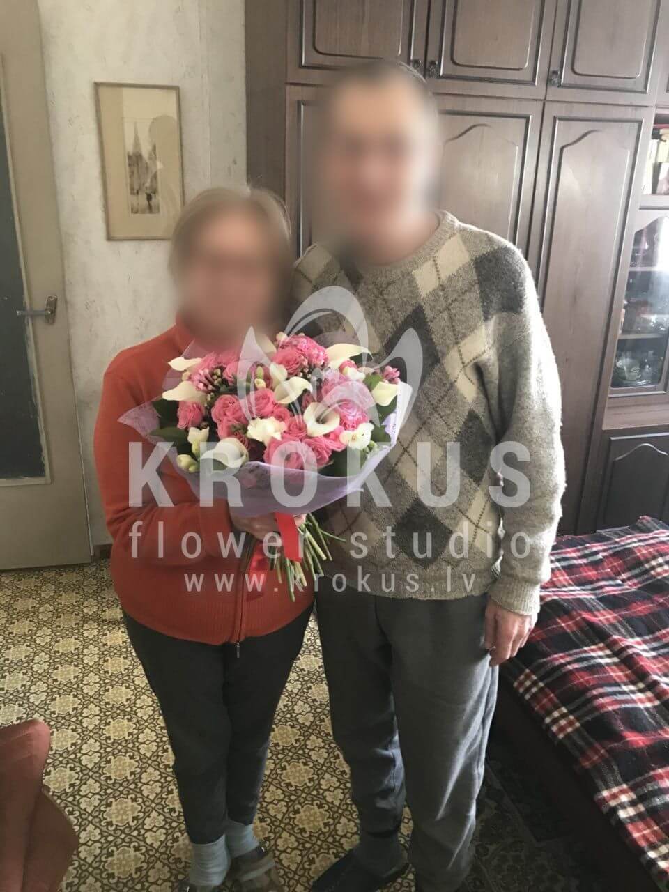 Deliver flowers to Rīga (shrub rosescalla liliesfreesiabouvardiasalal)