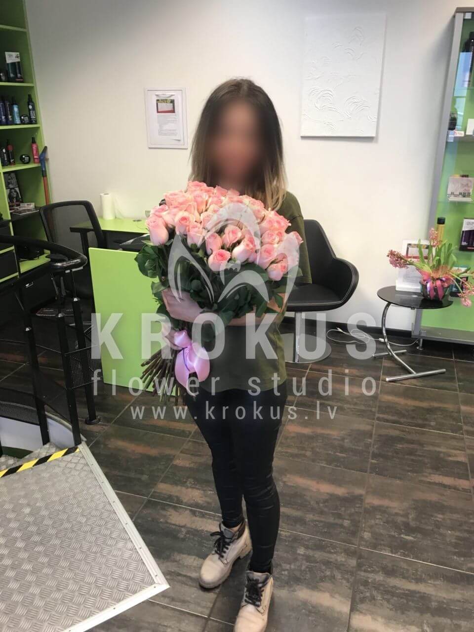 Deliver flowers to Rīga (pink roses)