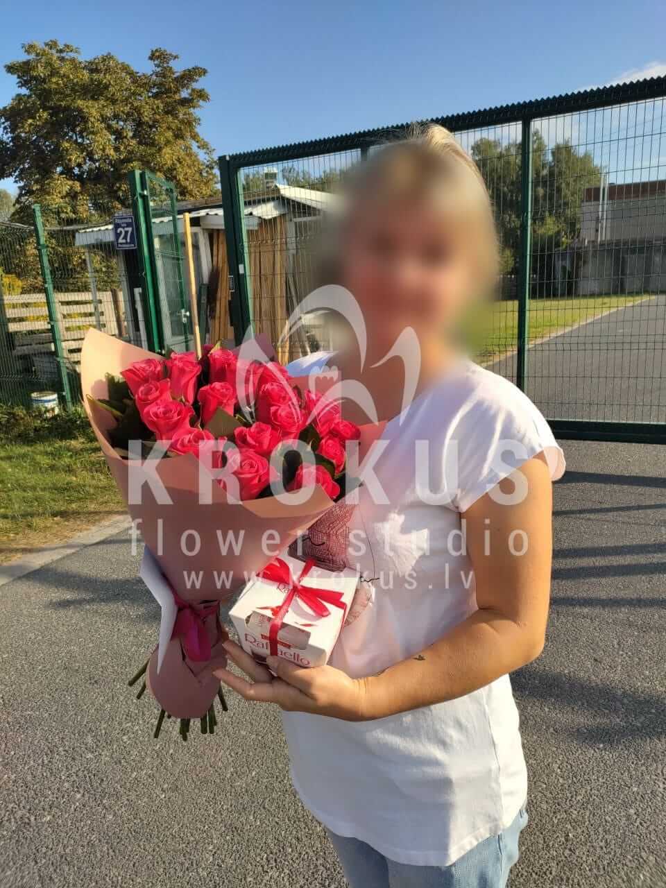 Deliver flowers to Rīga (pink roses)