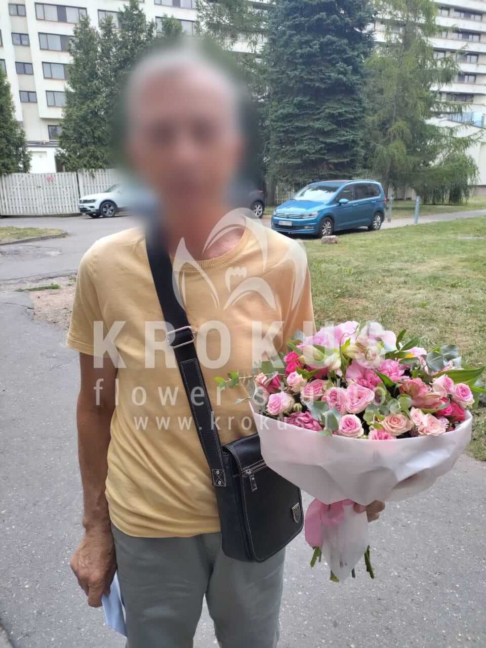 Доставка цветов в город Рига (целозиярозовые розыэвкалиптбувардиягортензии)