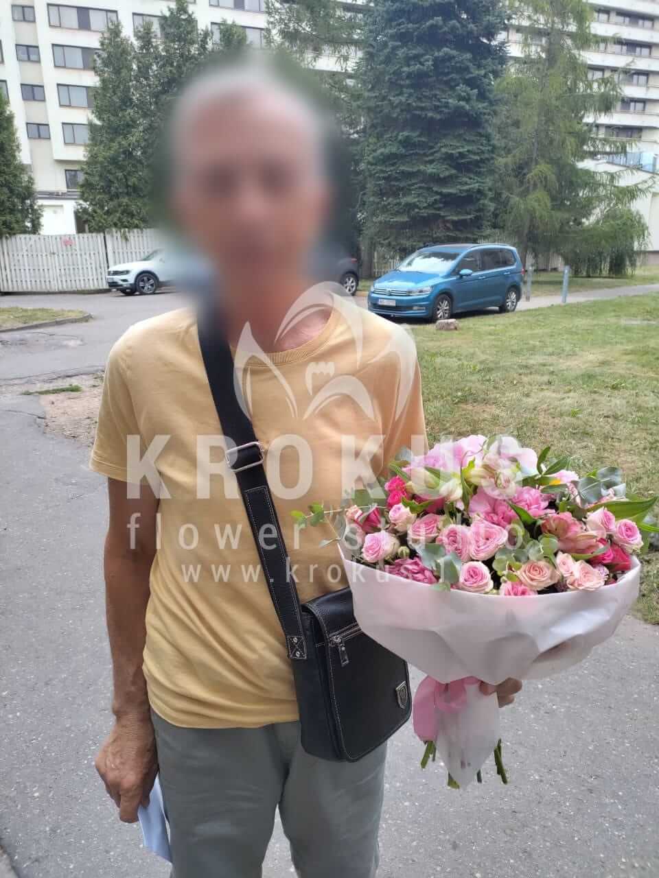 Deliver flowers to Rīga (celosiapink rosesbouvardiagum treehydrangeas)