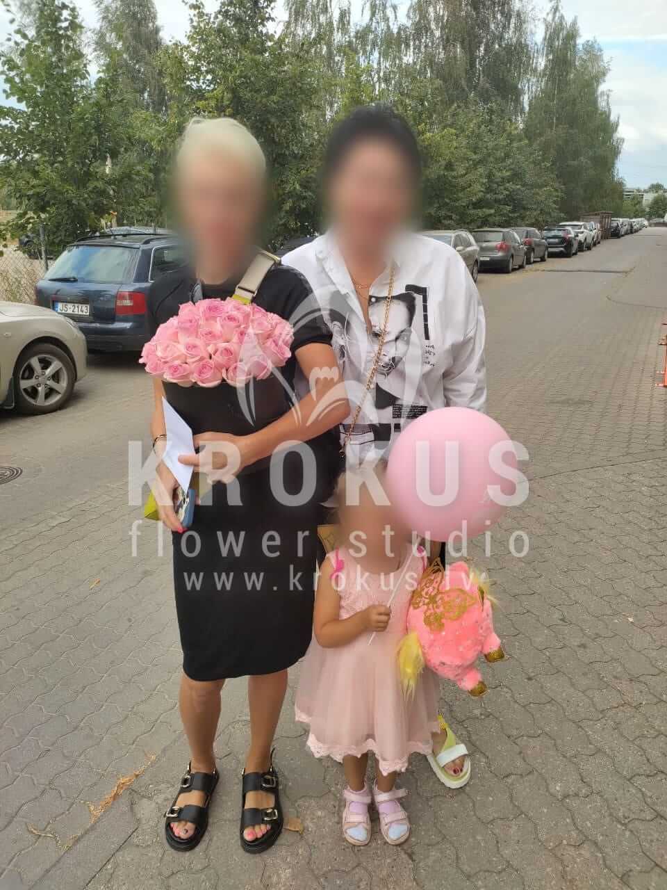 Deliver flowers to Rīga (pink roses)