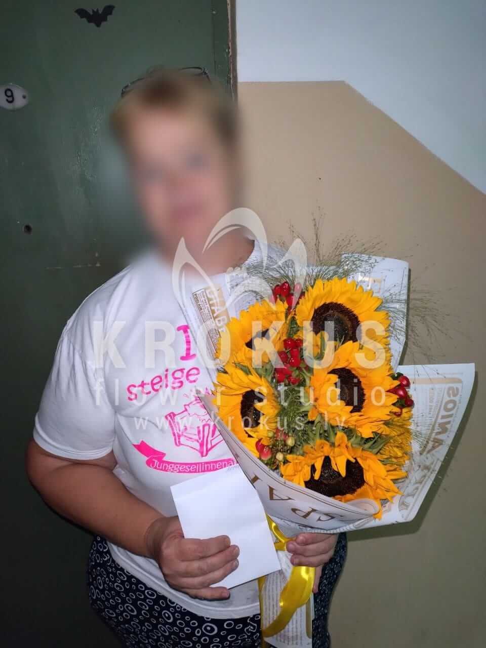 Deliver flowers to Rīga (sunflowersveronicahypericum)