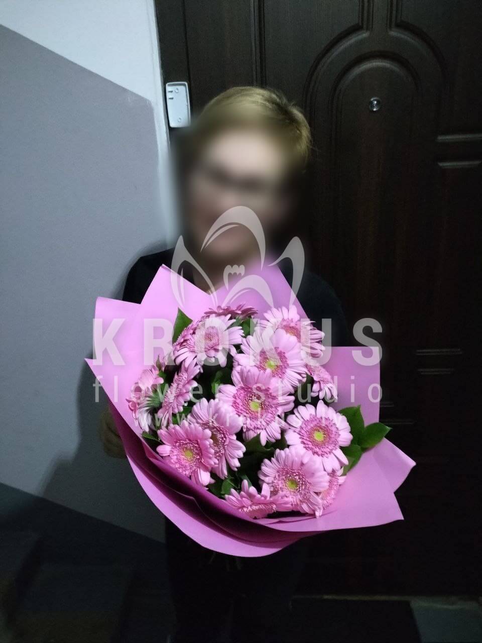 Deliver flowers to Salaspils (shrub rosespeony roses)