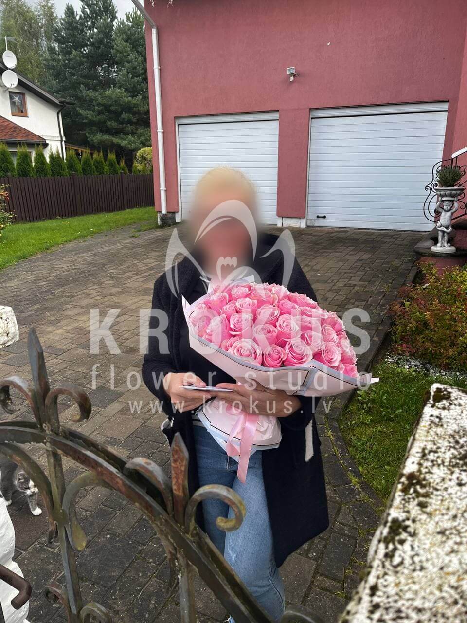 Deliver flowers to  (pink roses)