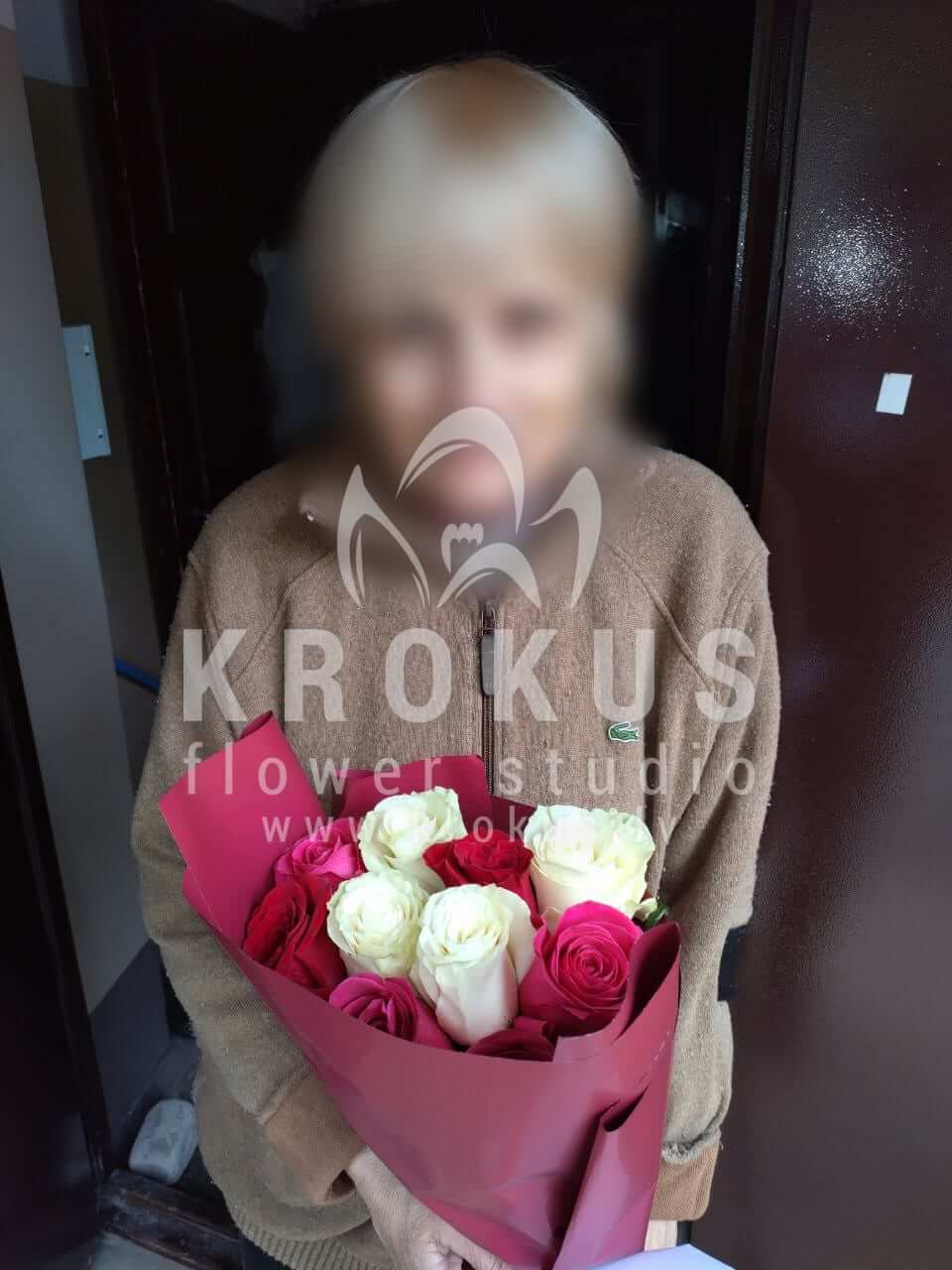 Deliver flowers to Rīga (pink roseswhite rosesorange rosesred rosesyellow roses)