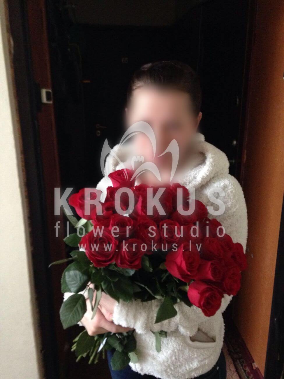 Deliver flowers to Latvia (red roses)