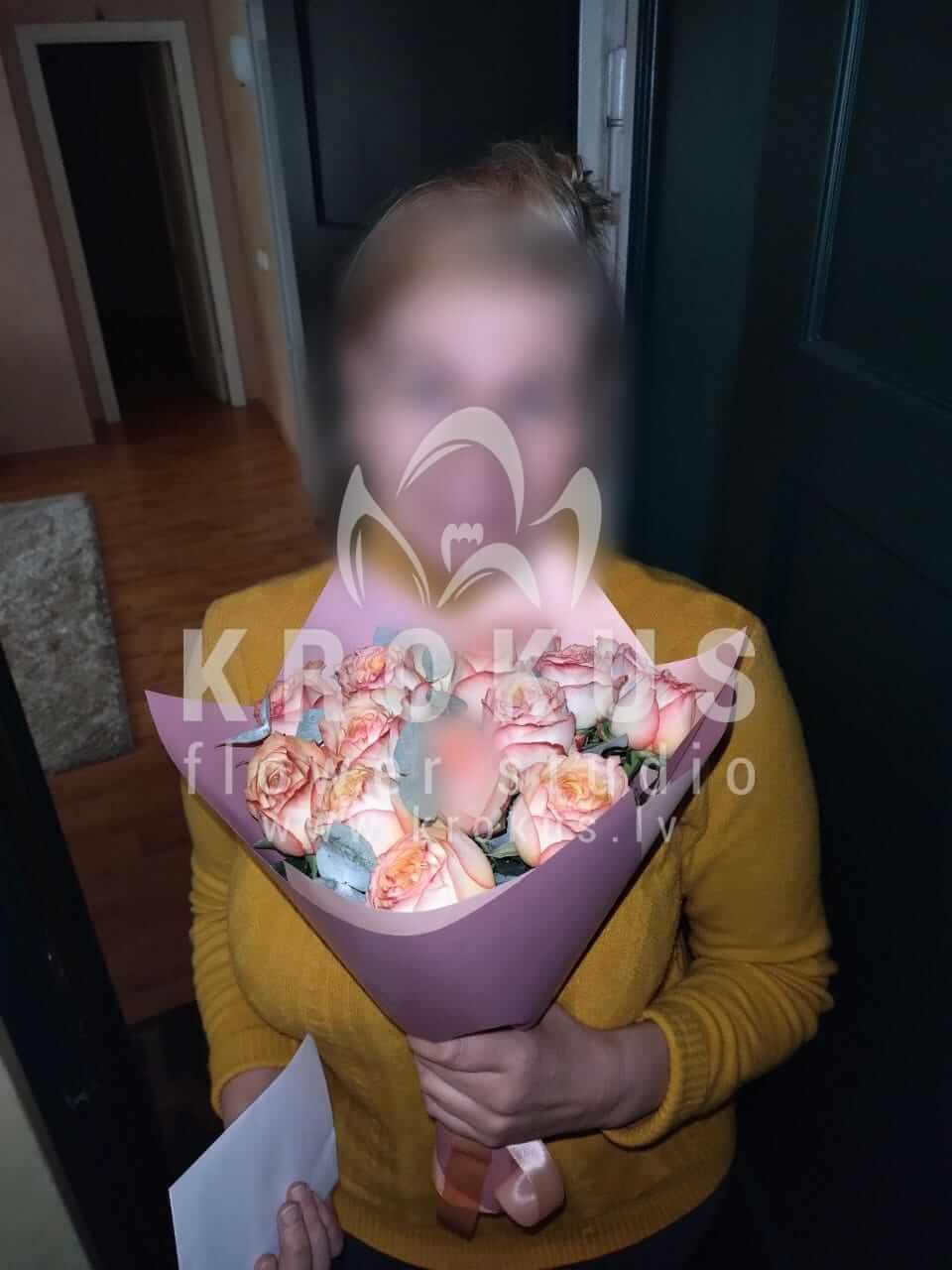 Deliver flowers to Rīga (pistaciaorange rosesgum tree)