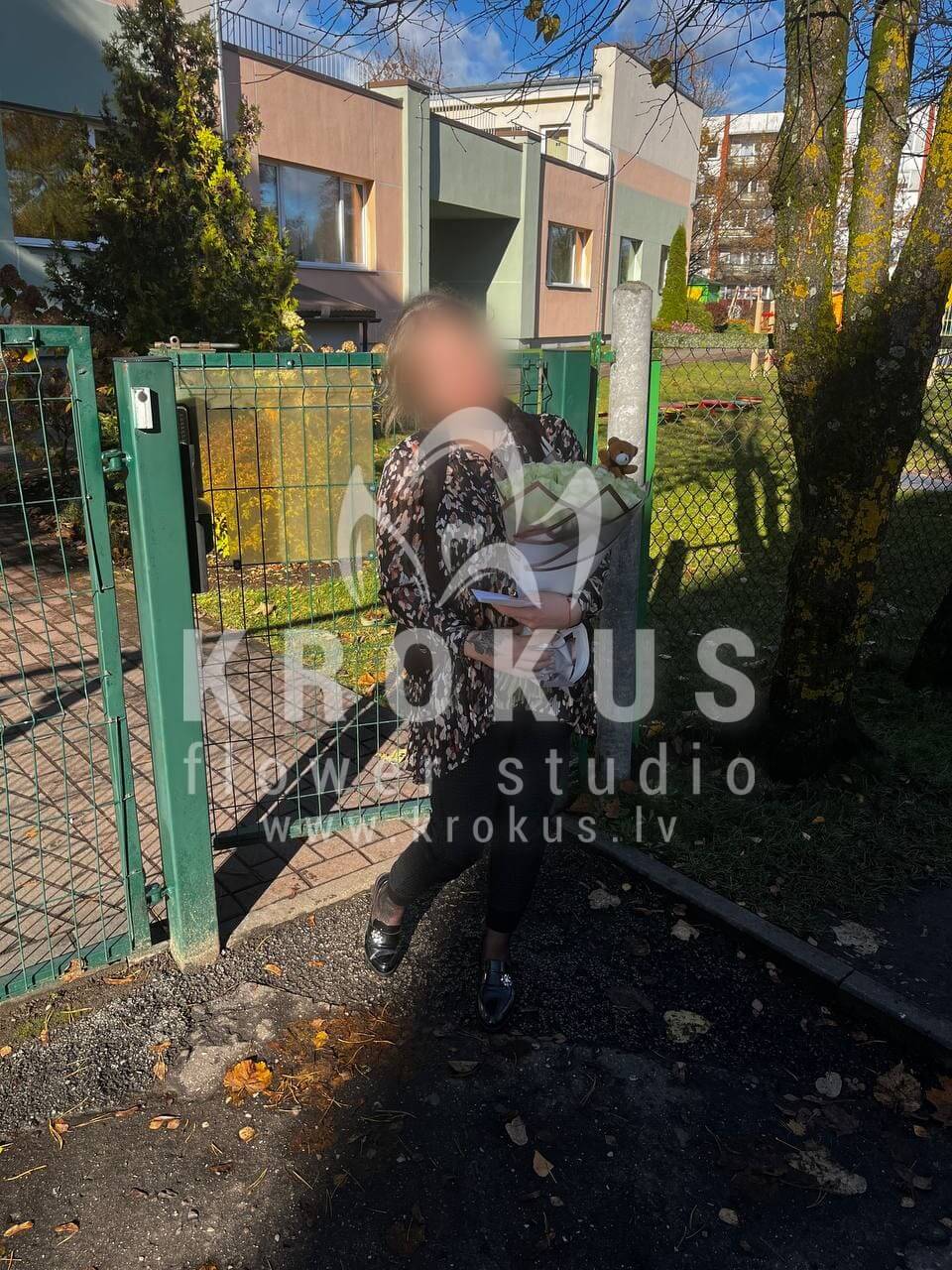Ziedu piegāde Latvia Ogre (baltas rozespeonveidīgās rozes)