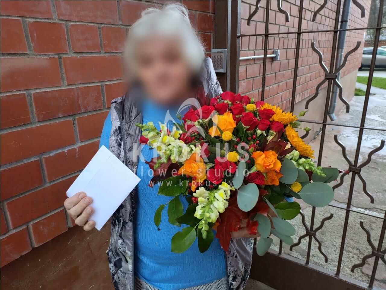 Deliver flowers to Bukulti (shrub rosescraspediailexsunflowersruscuspumpkinsnapdragon)