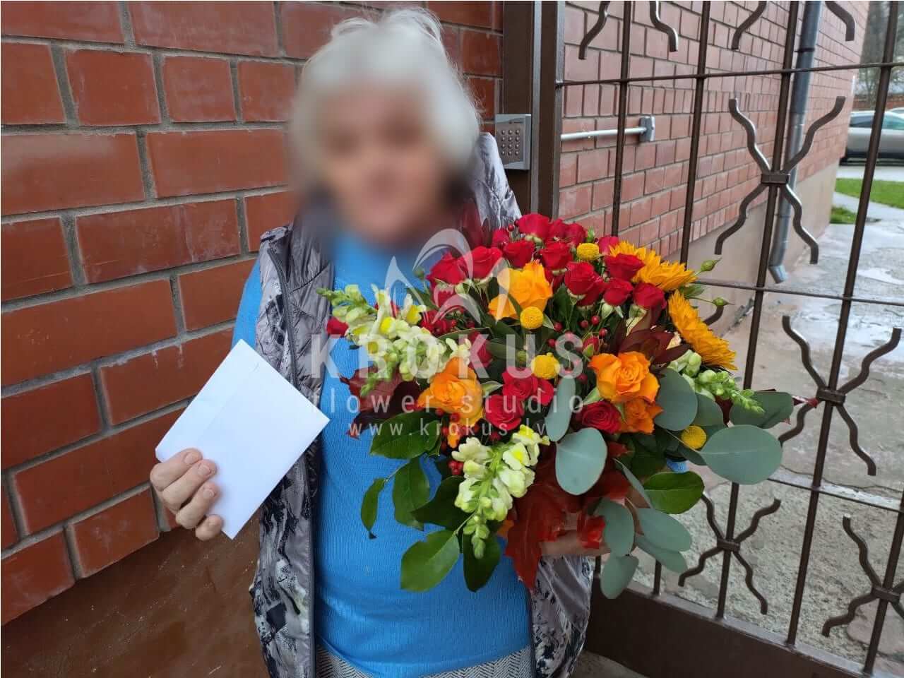 Deliver flowers to Bukulti (shrub rosescraspediailexsunflowersruscussnapdragonpumpkin)