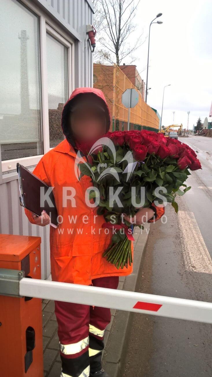 Deliver flowers to Latvia (red roses)