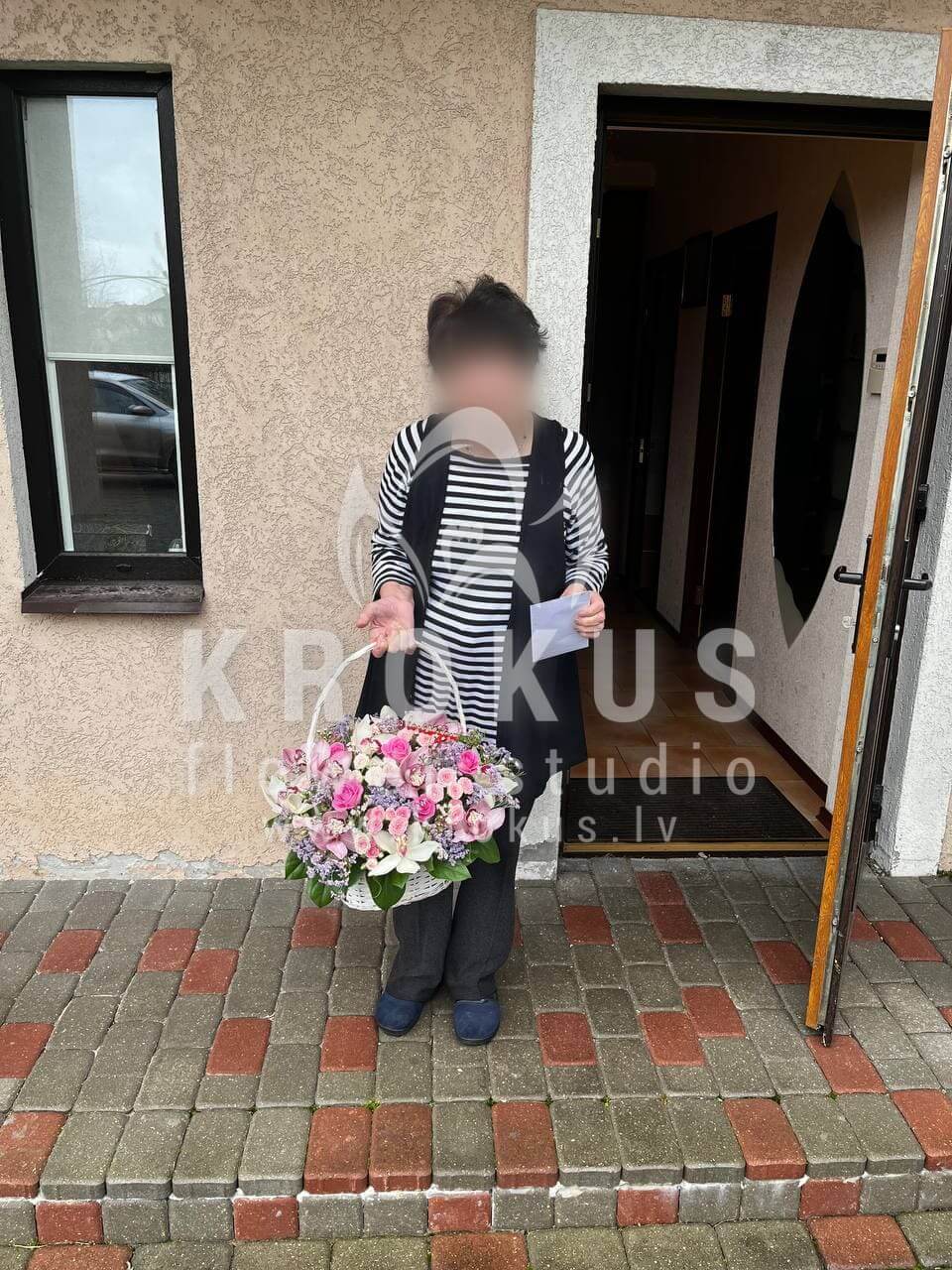 Deliver flowers to Mežāres (shrub rosespink rosesorchidswaxflowerstaticesalal)