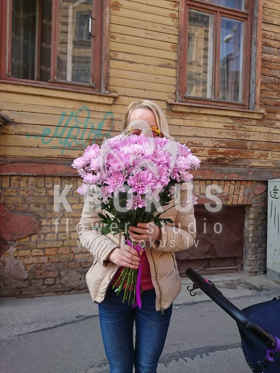 Доставка цветов в город Рига (хризантемыромашки)