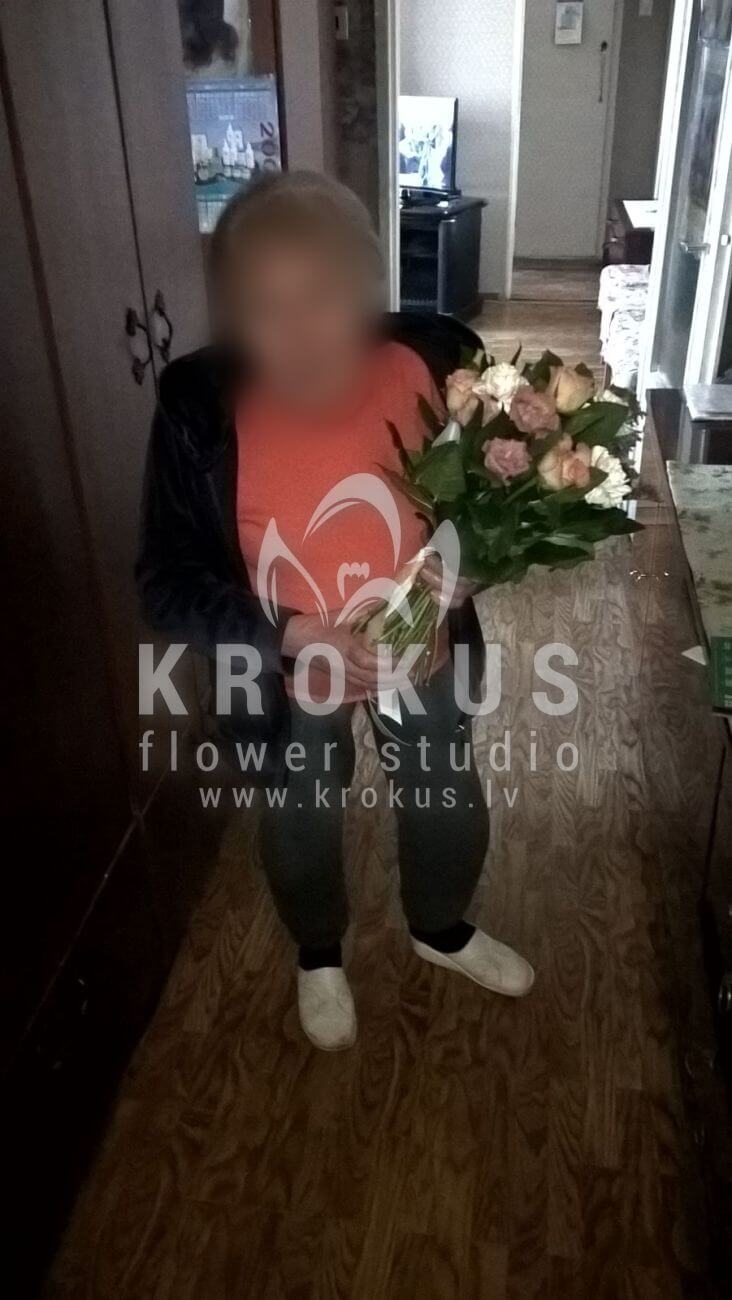 Deliver flowers to Latvia (limoniumclovescream rosessalallisianthuses (eustoma))