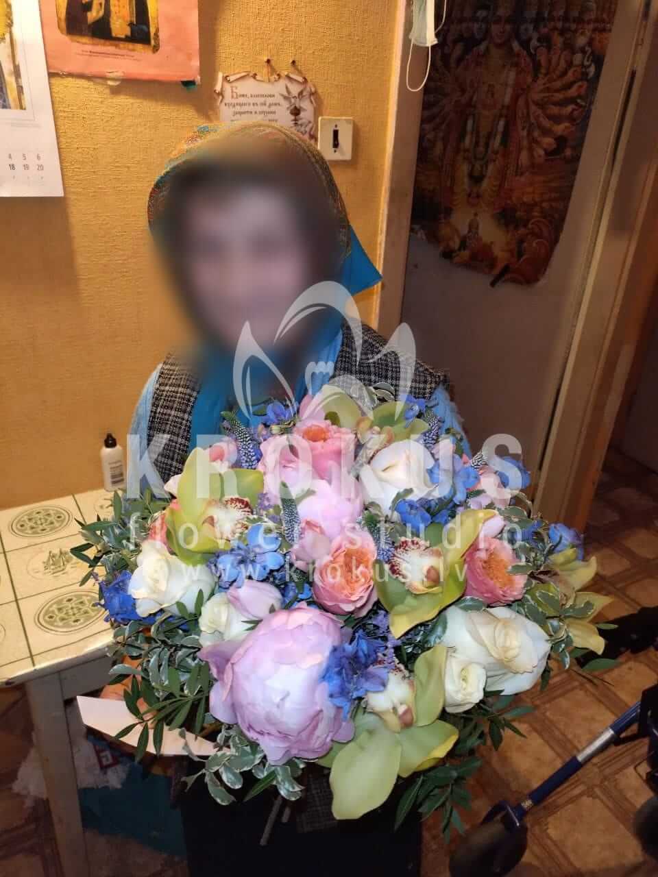 Deliver flowers to Rīga (meadow flowerslimoniumgoldenrodlupinebruniaorchidswhite rosesdavid austin rosespeoniesveronicablue cornflowercheesewood)