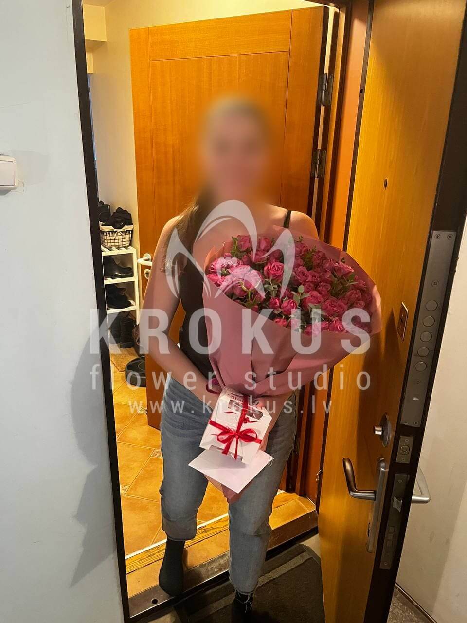 Deliver flowers to Rīga (pink rosespeony roses)