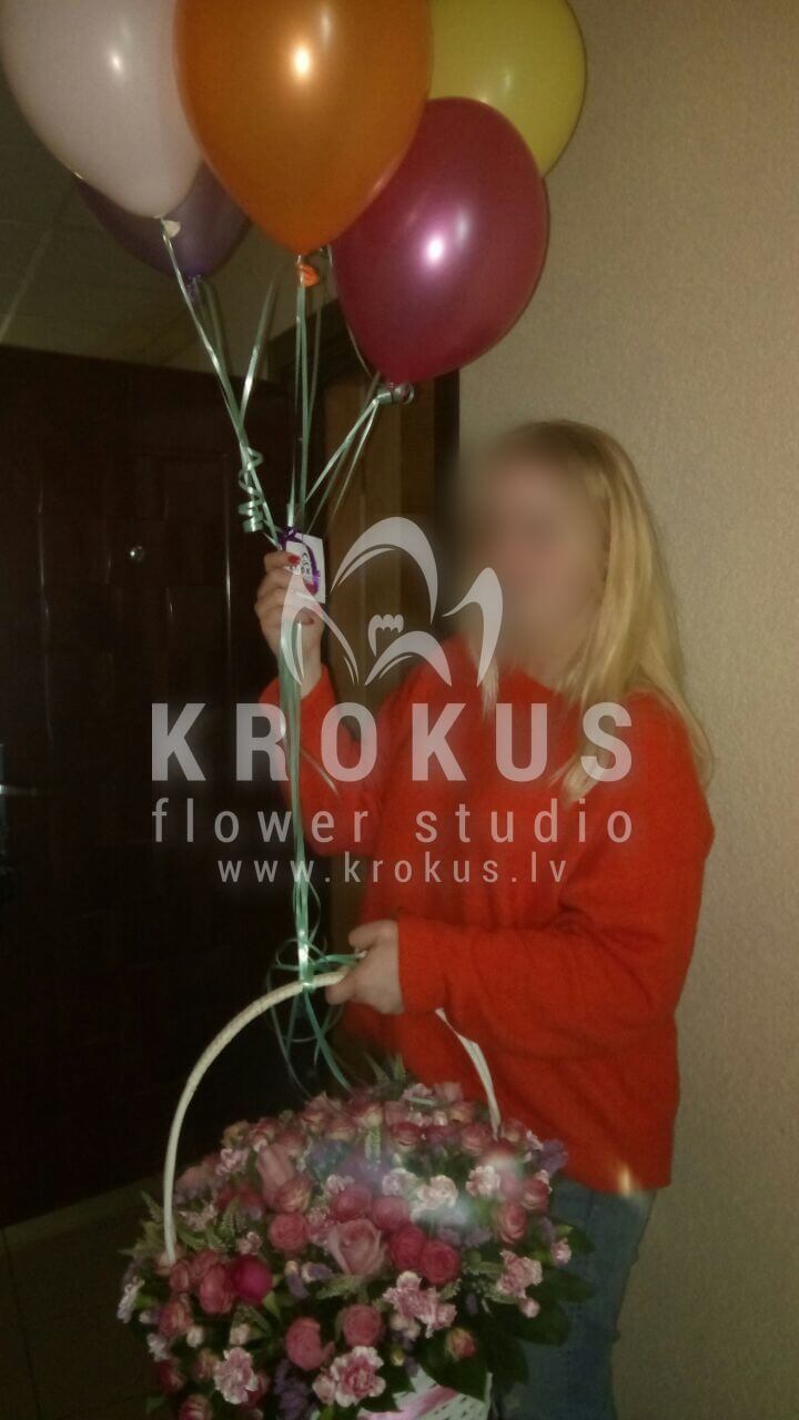 Deliver flowers to Rīga (shrub rosespink rosescloveswaxflowerstaticesalal)