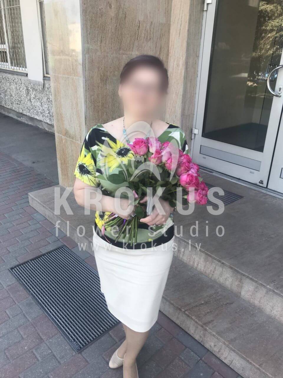 Deliver flowers to Rīga (pink roses)