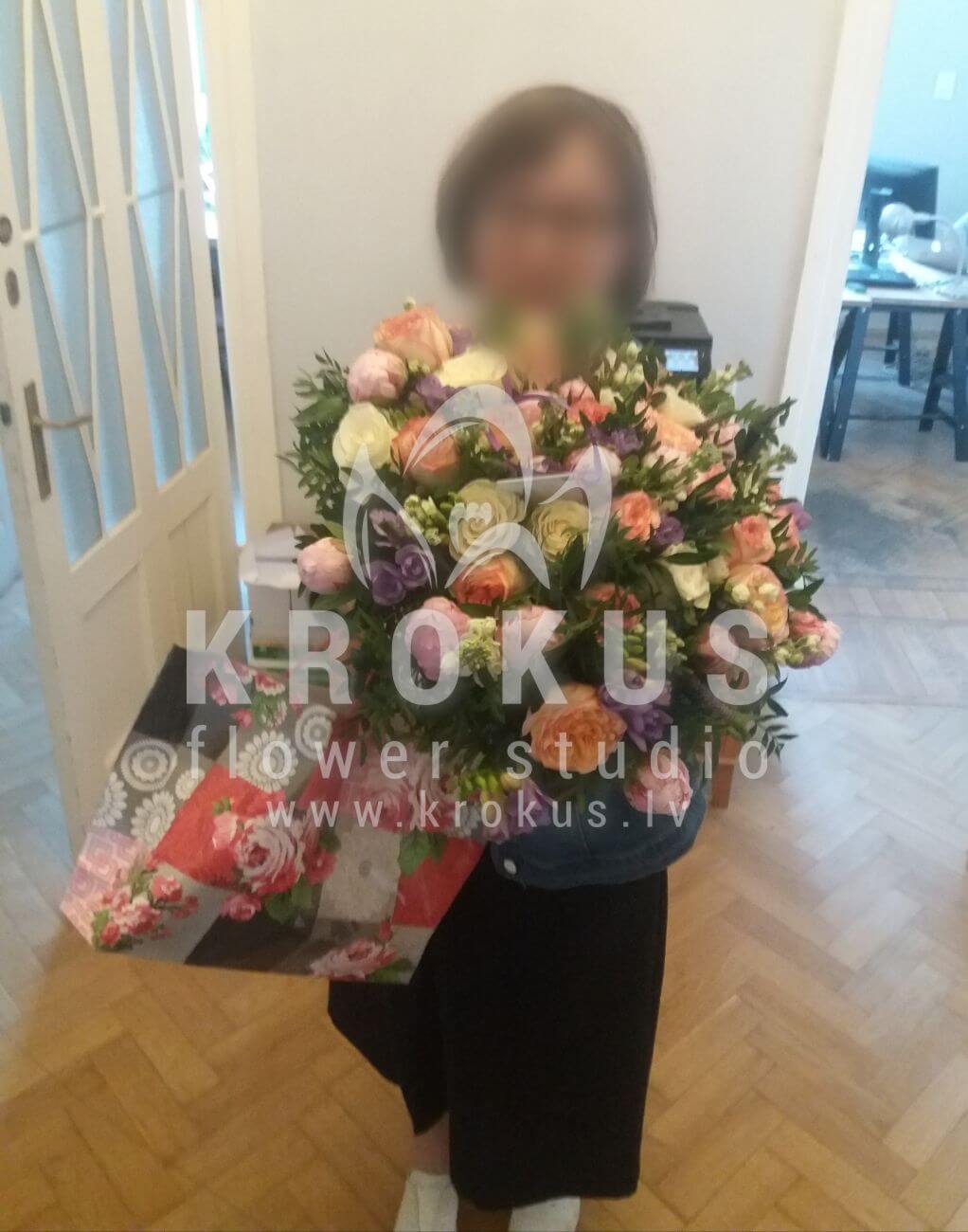 Ziedu piegāde Latvia Rīga (pļavas puķeslimonijasolidagolupīnabrunijaorhidejasbaltas rozesveronikapitosporaspeonijaspļavas dzelzenedeivida ostina rozes)